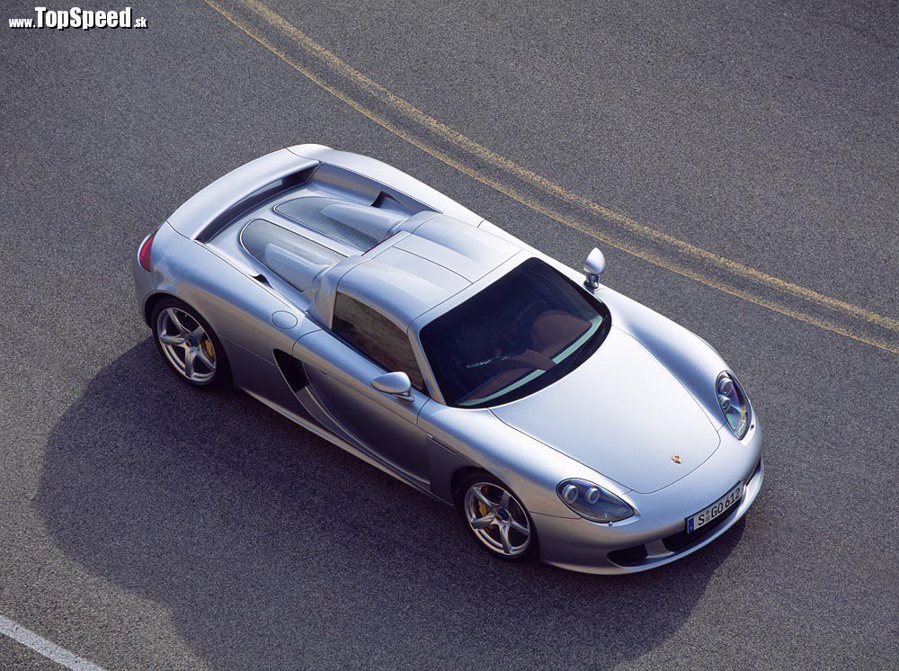 Porsche Carrera GT sú dva v jednom. Nie len, že je to roadster i kupé, ale tiež typ a model zároveň